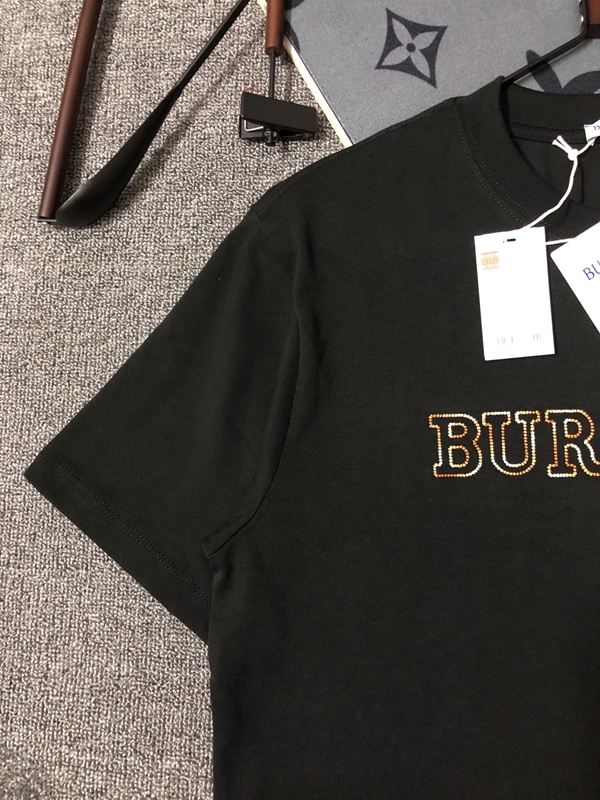 ブランドTシャツ側面デザイン